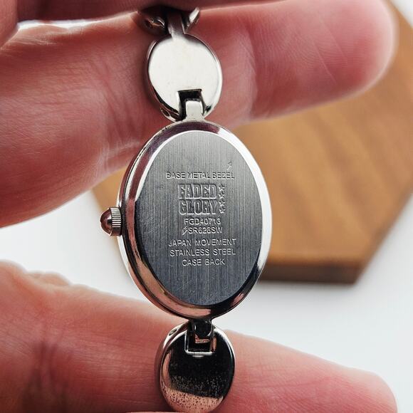 Faded Glory Women's Silver Tone Bracelet Watch Oval Retro Link Mod Bubble Style - Picture 6 of 9